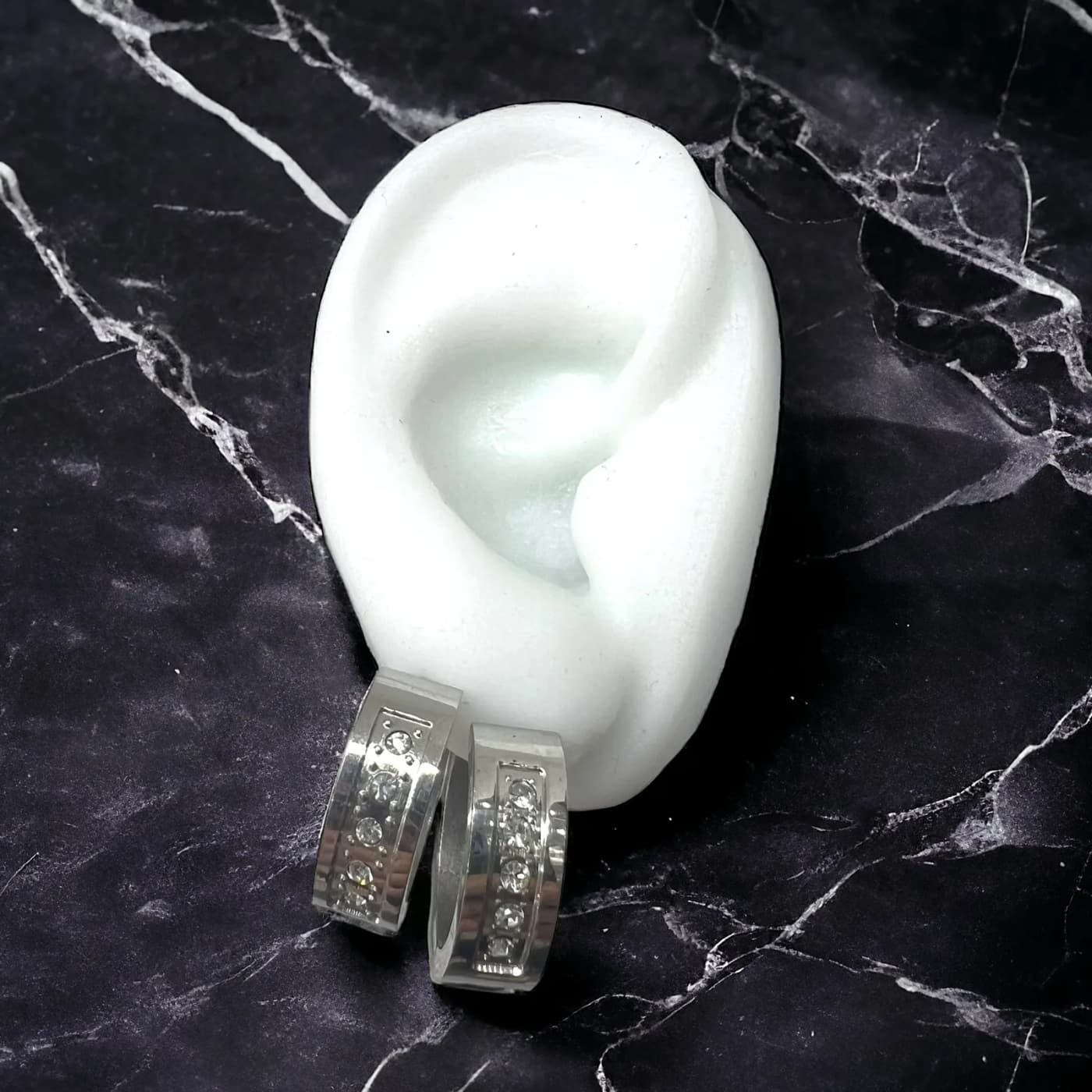 Aritos de plata con joyas