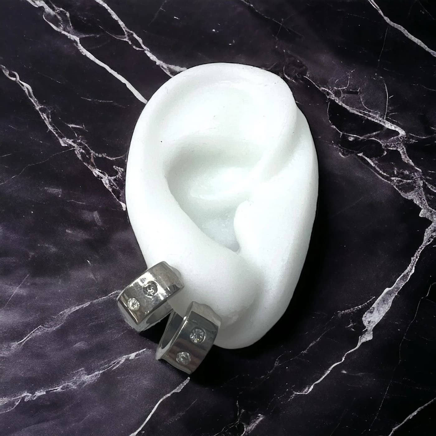 Aritos de plata con joyas