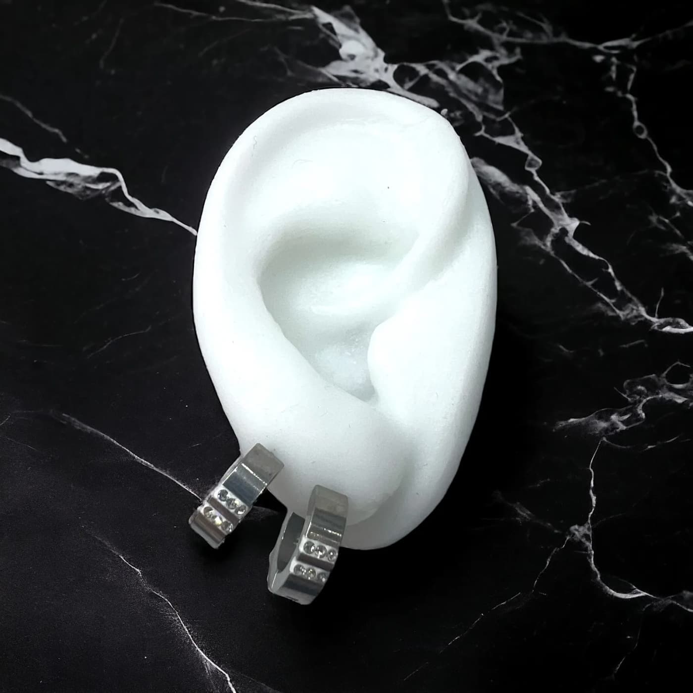 Aritos de plata con joyas