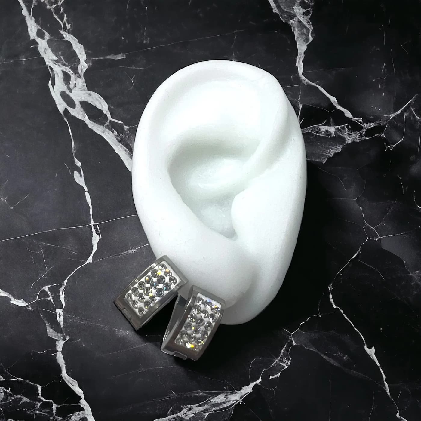 Aritos de plata con joyas