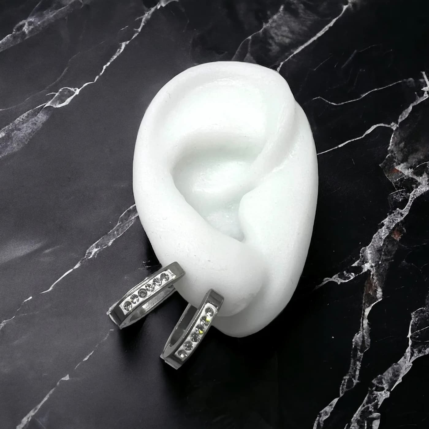 Aritos de plata con joyas
