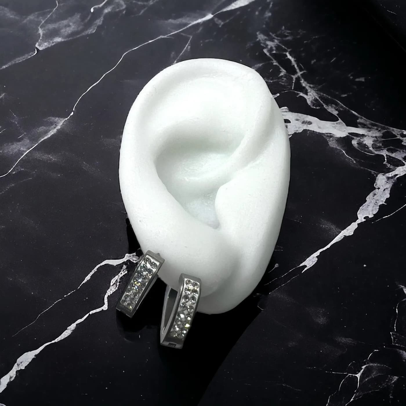 Aritos de plata con joyas