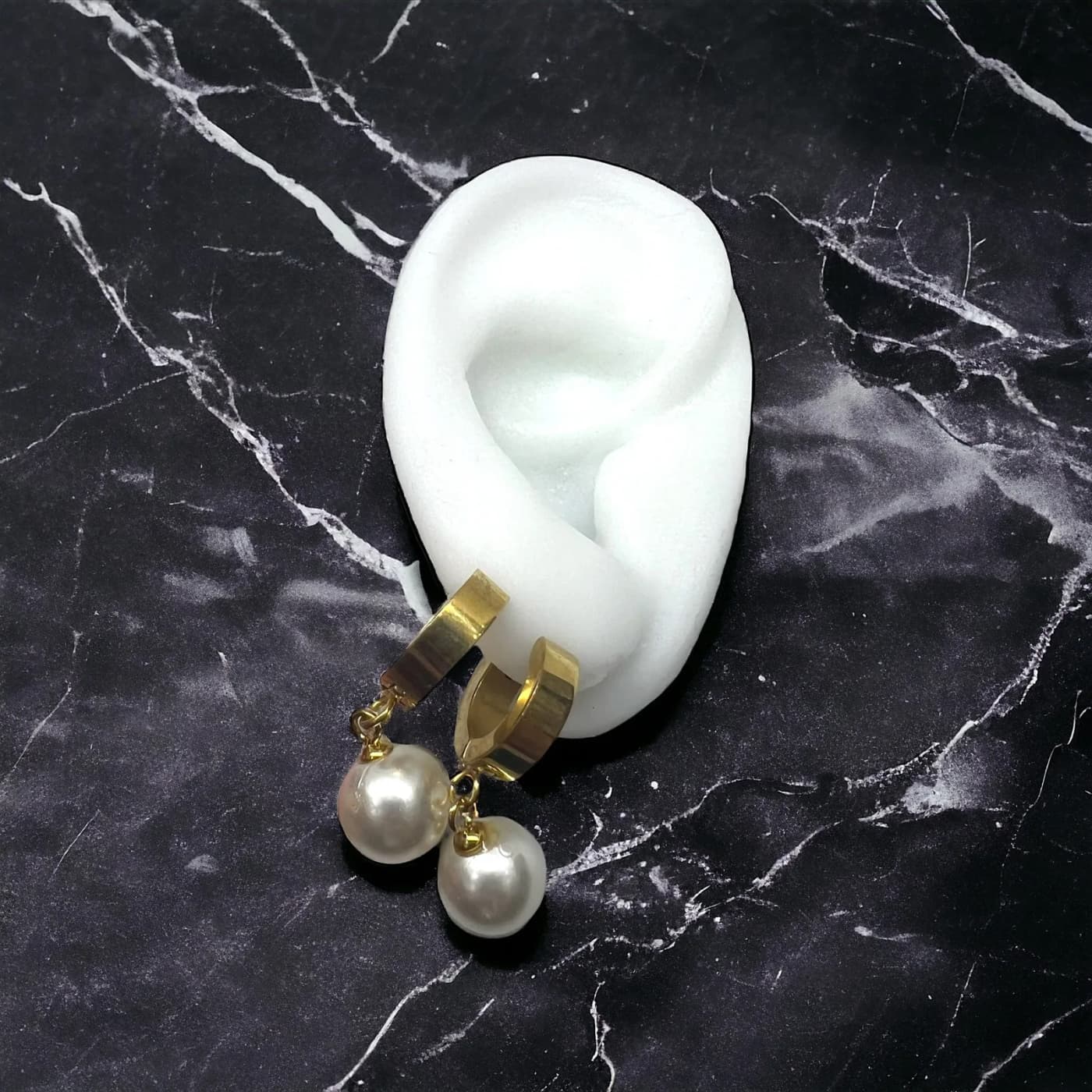 Aritos de dorado con perlas