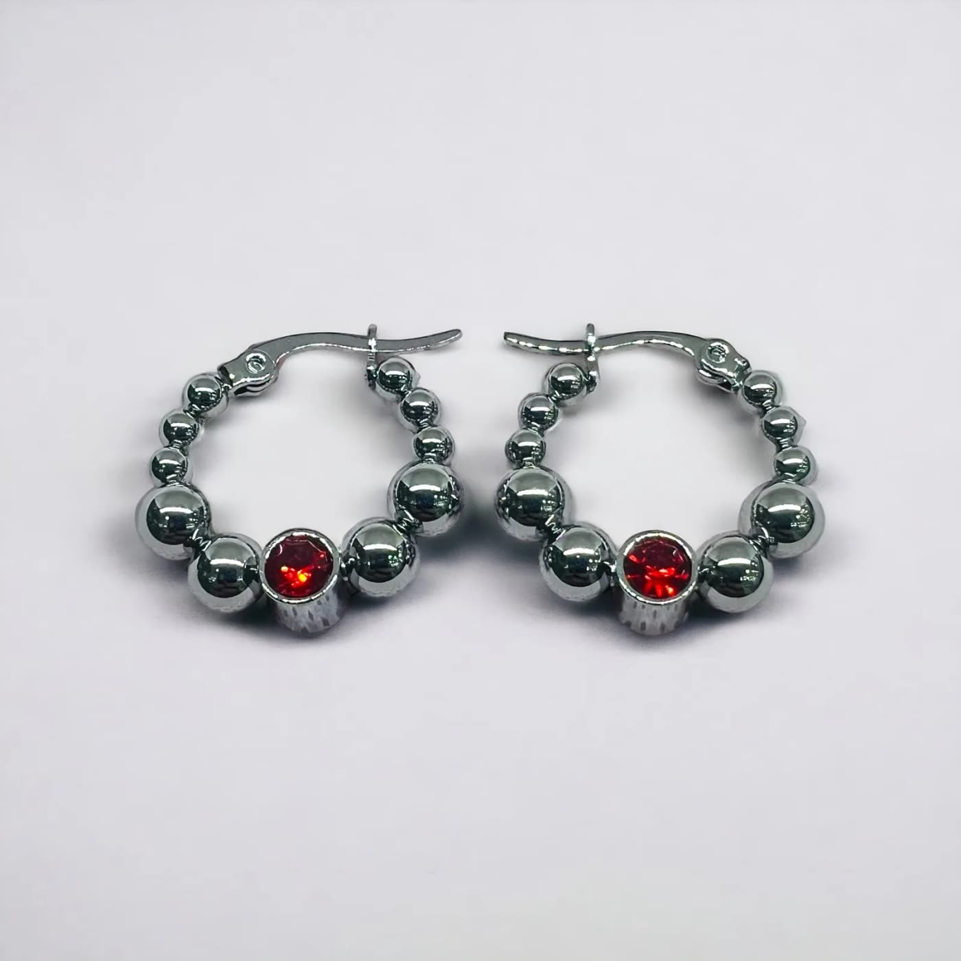 Aritos plata con joya roja (20mm)