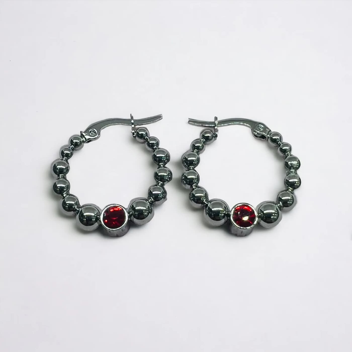 Aritos plata con joya roja (25mm)