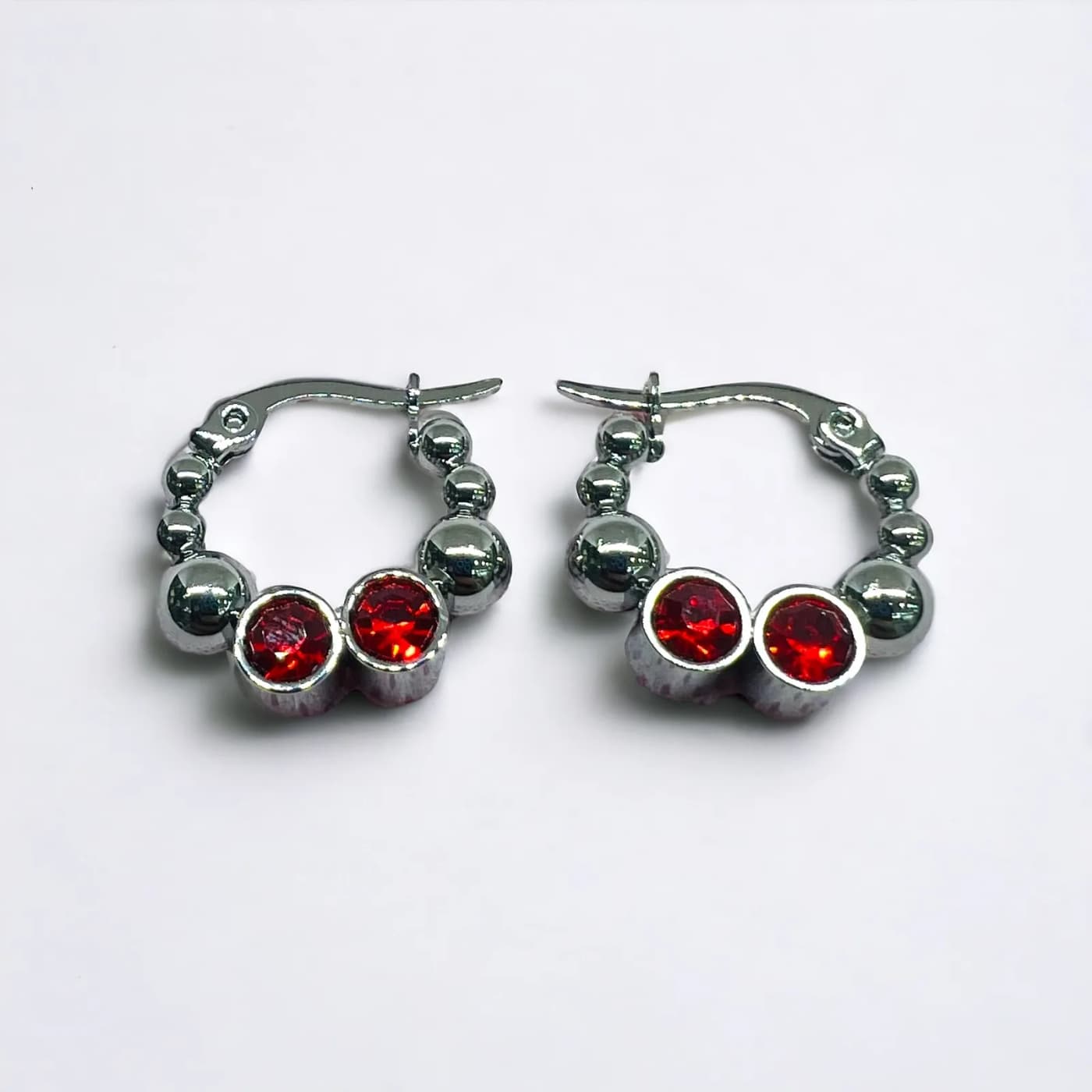 Aritos plata con joya roja (20mm)