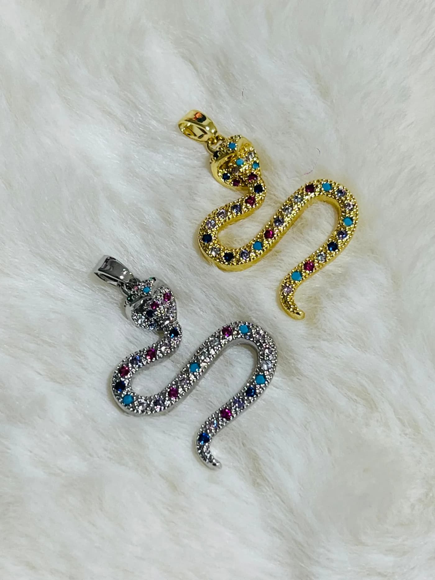 dije de serpiente P
