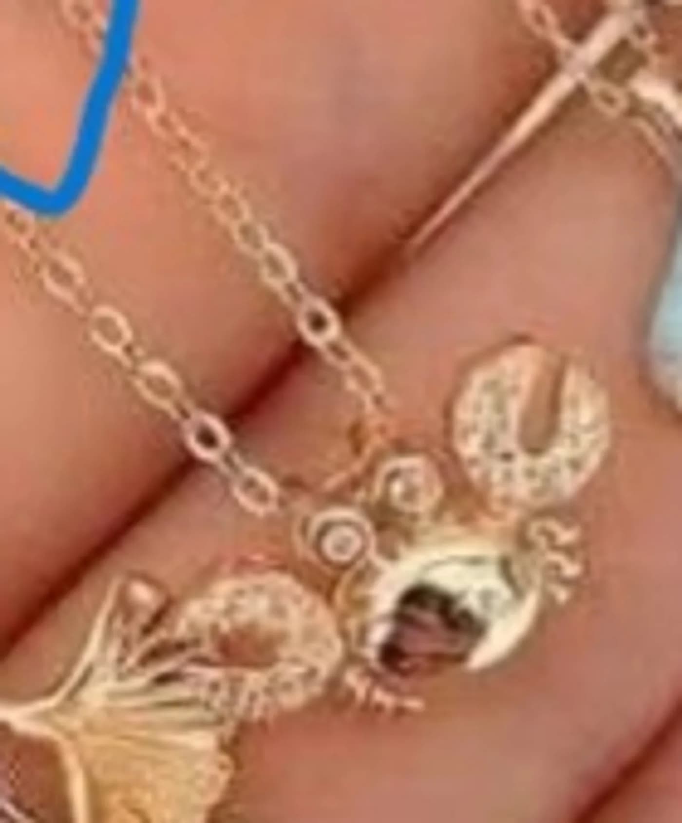 collar dorado