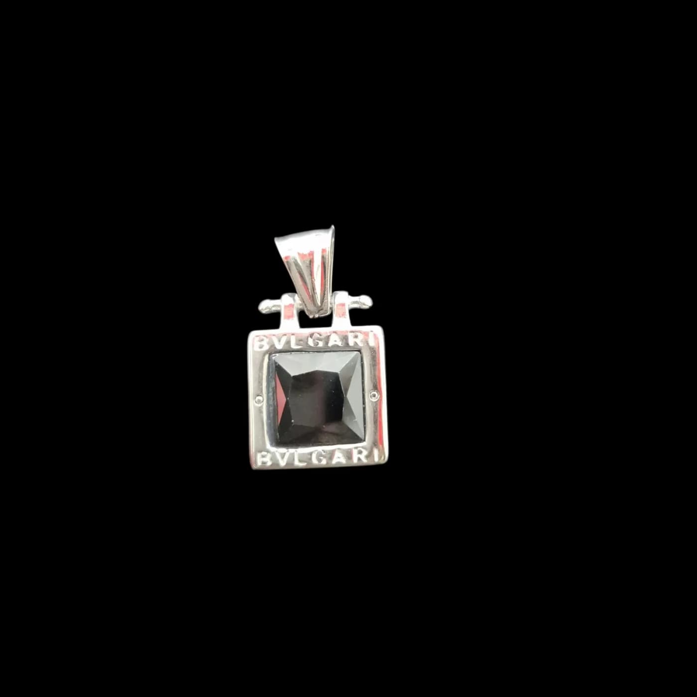 dije de bulgari p 1.5*1.5 negro