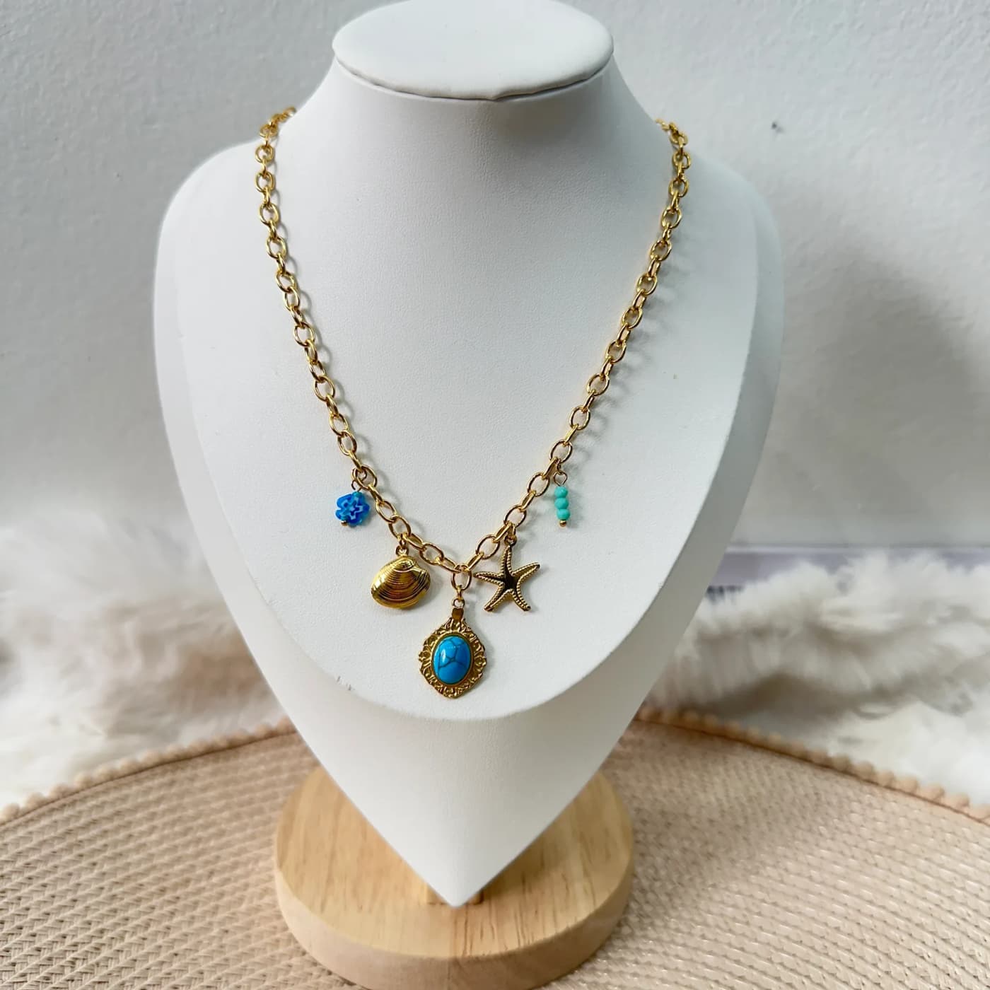 Collar con dijes de mar