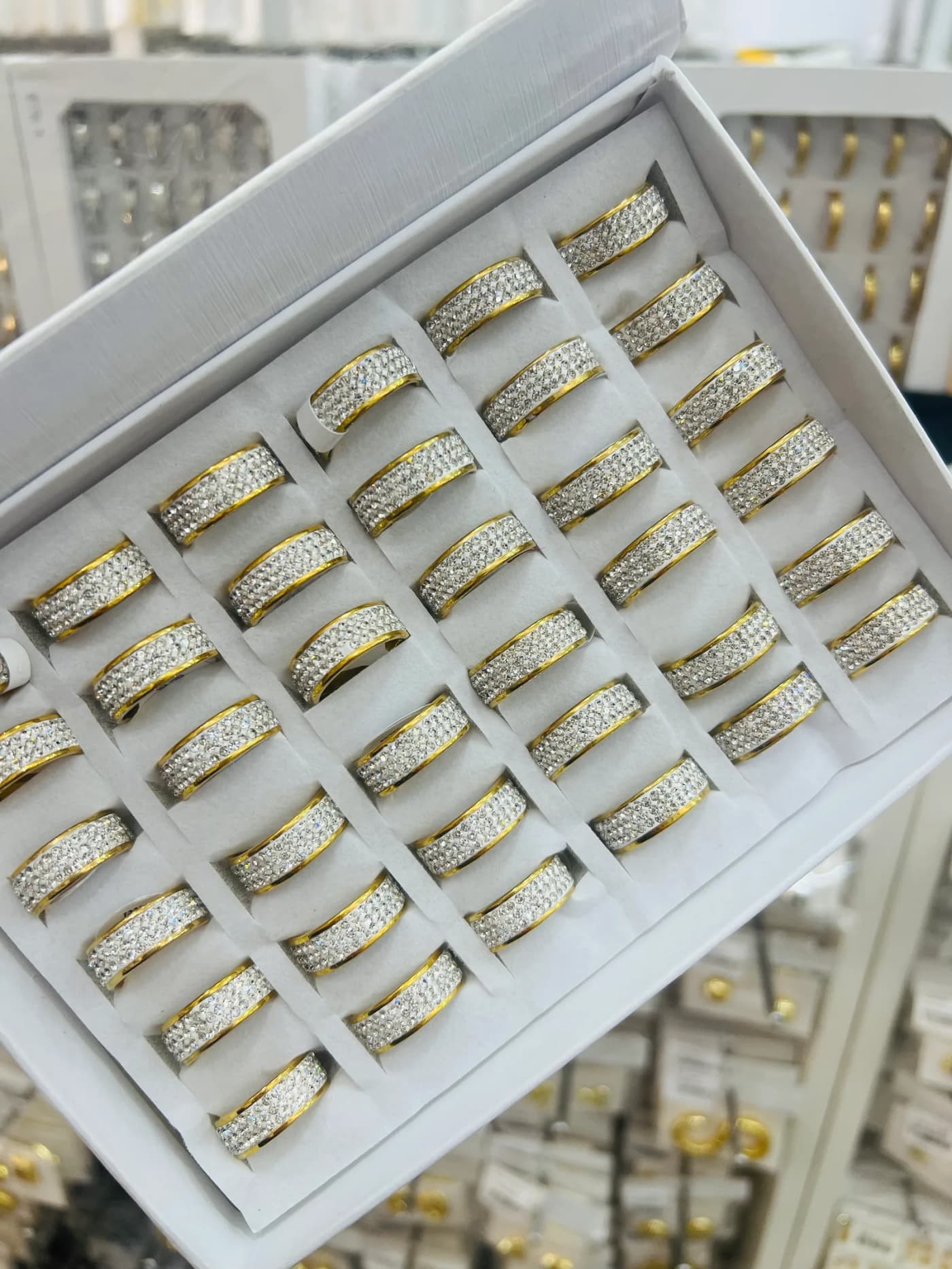 Anillo en caja