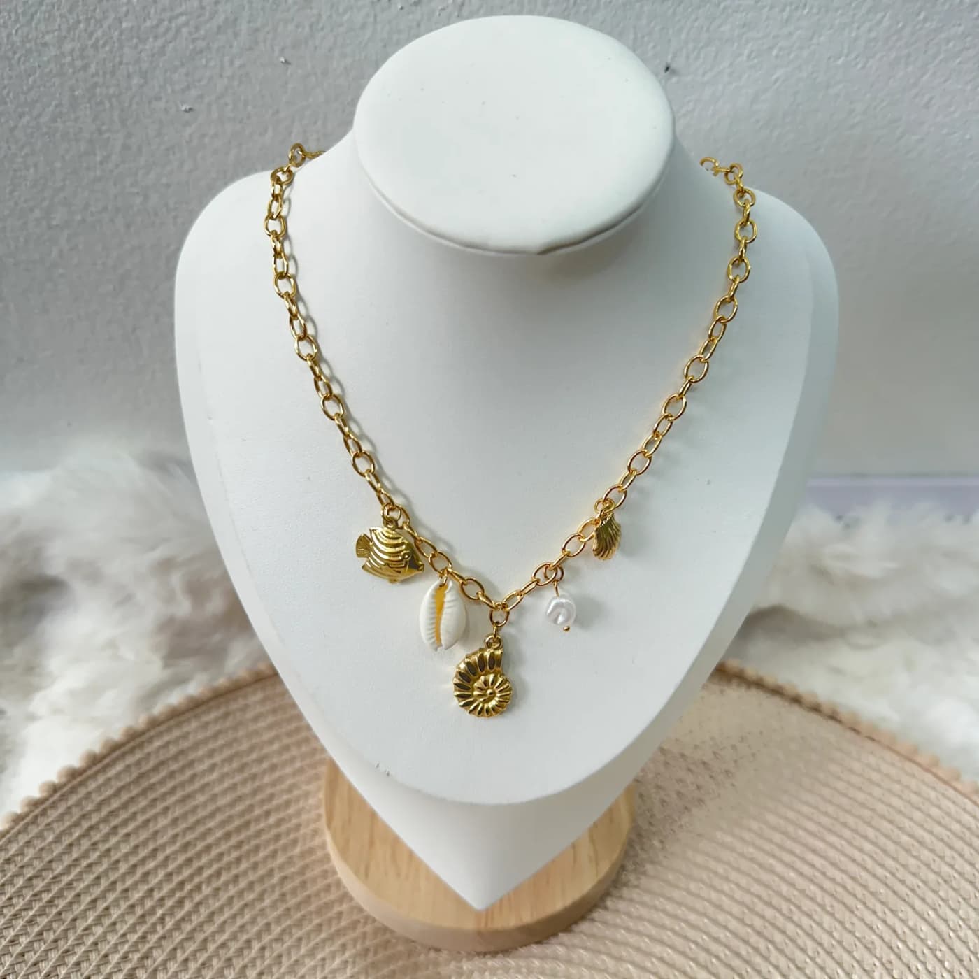 Collar con dijes de mar