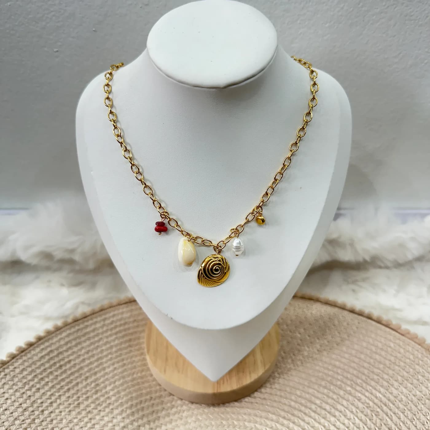 Collar con dijes de mar