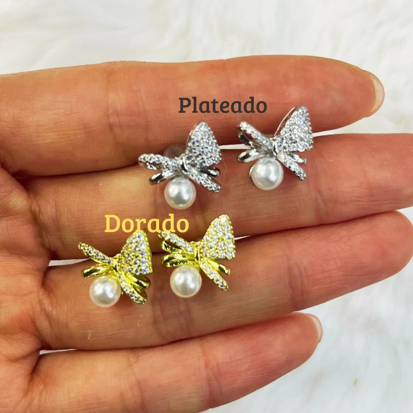 Aros brillantes moño con perla