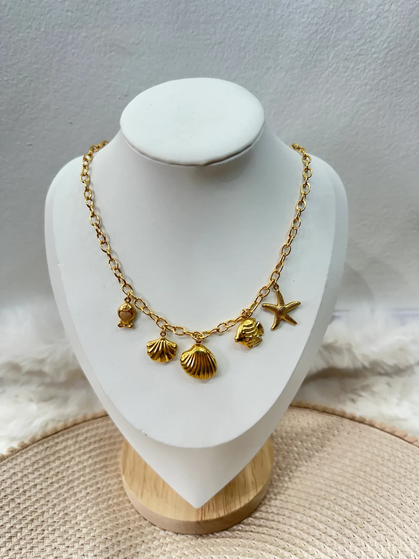 Collar con dijes de mar