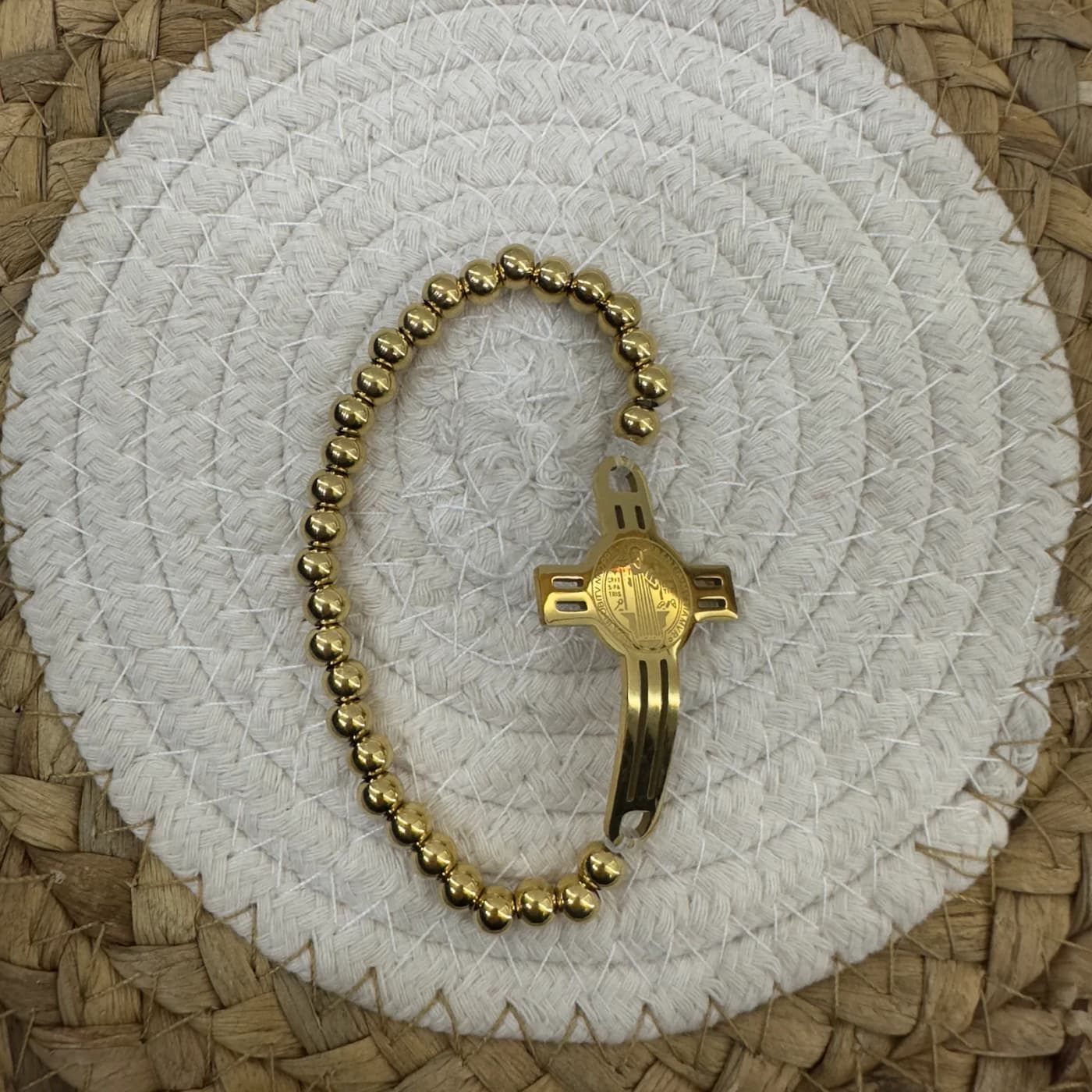 Pulsera perlas con cruz