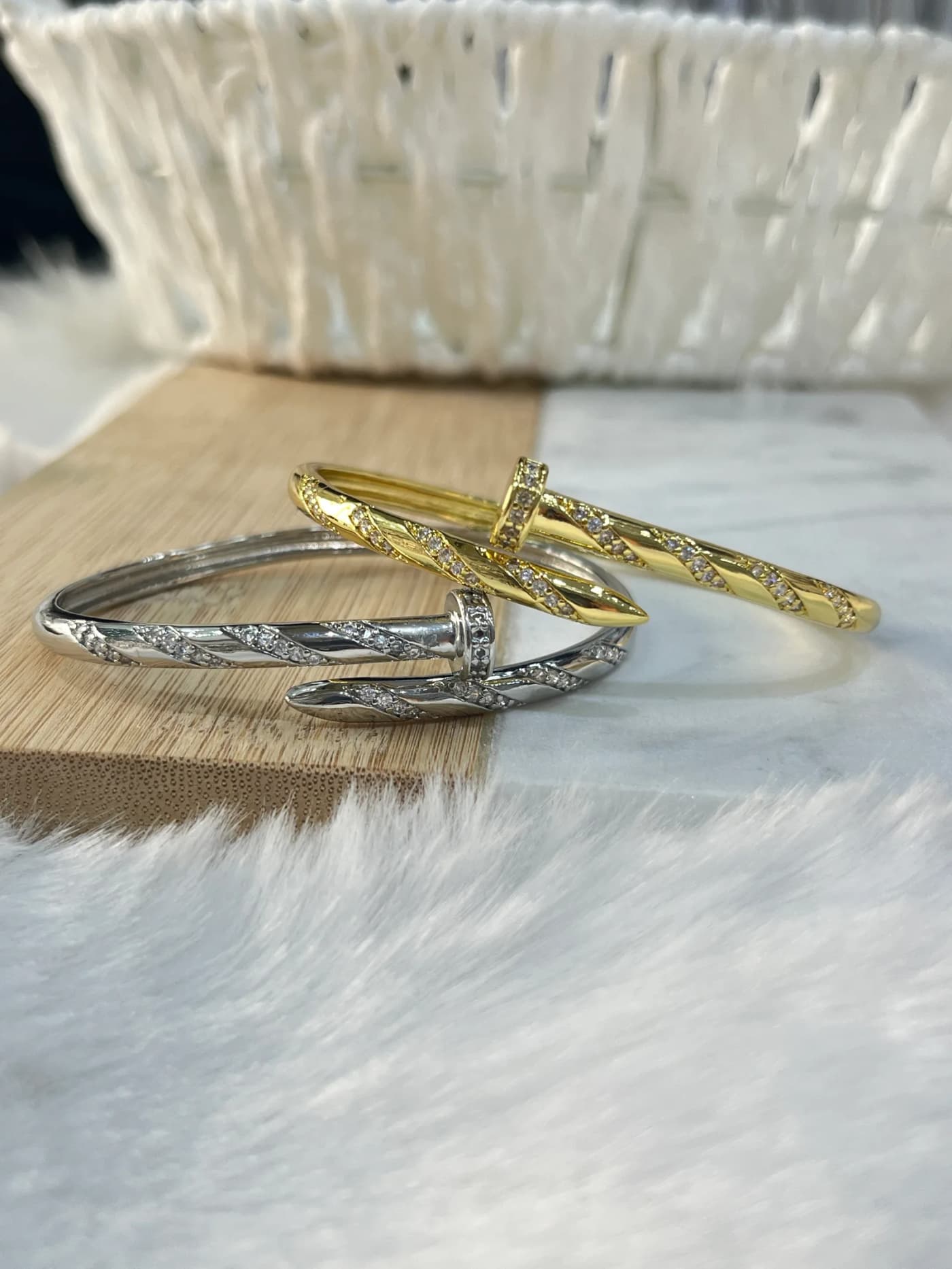 Pulsera clavo gemas en espiral