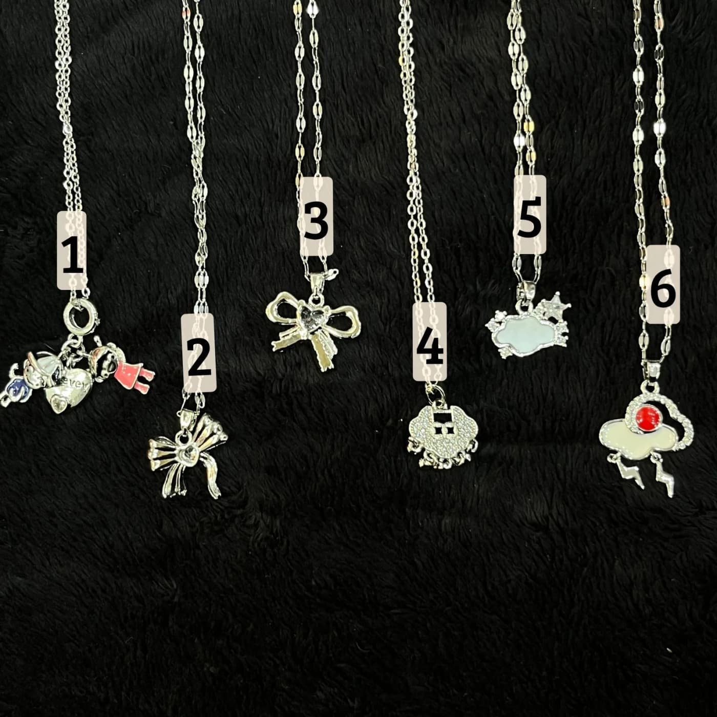 Collar dijes varios
