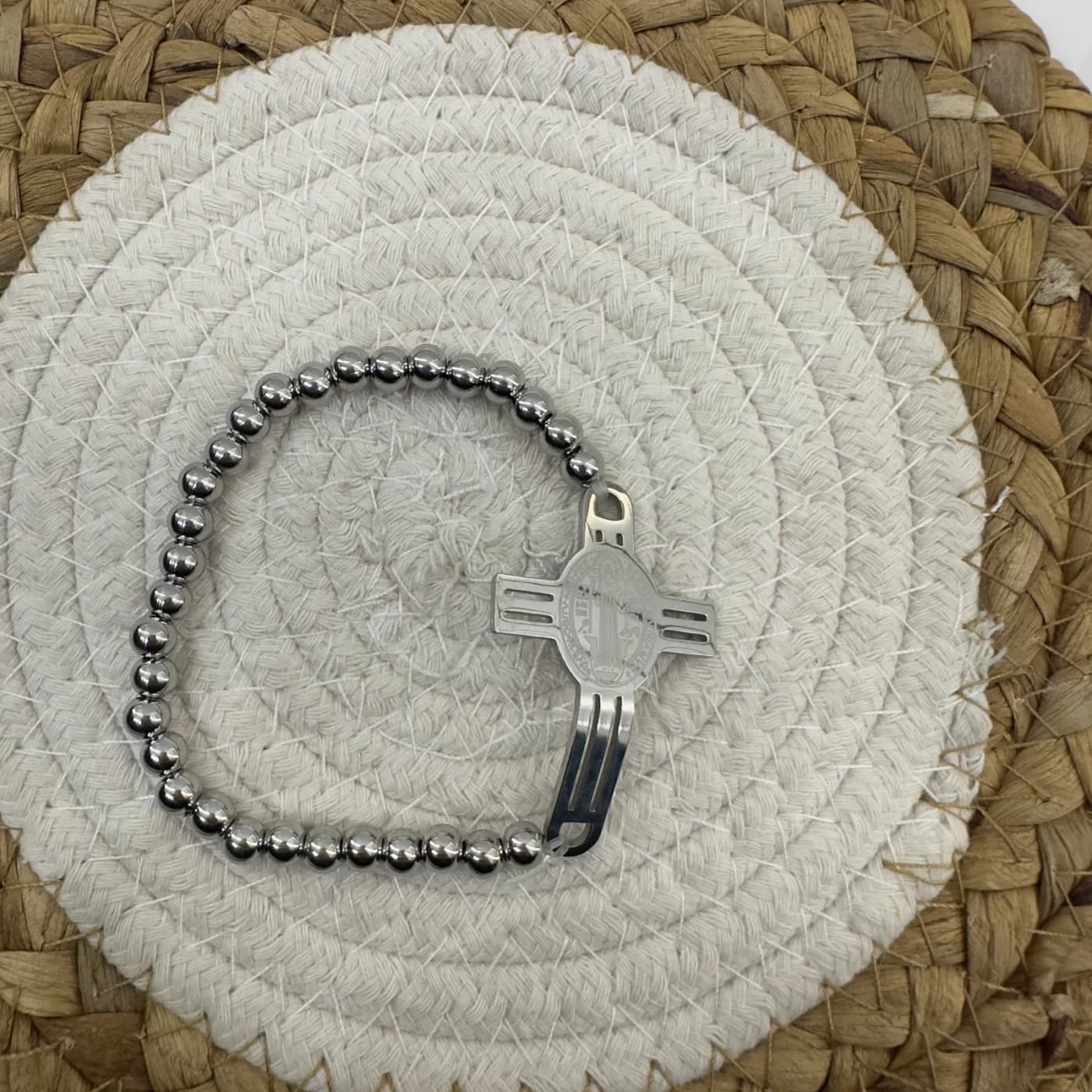 Pulsera perlas con cruz