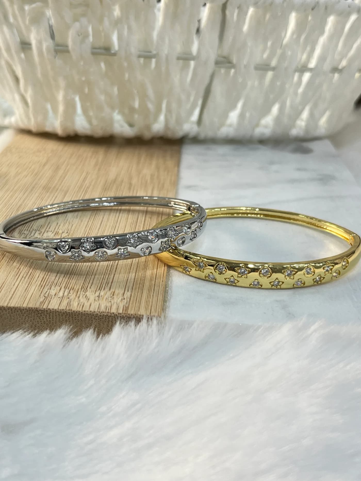 Pulsera estrellas y corazones incrustado