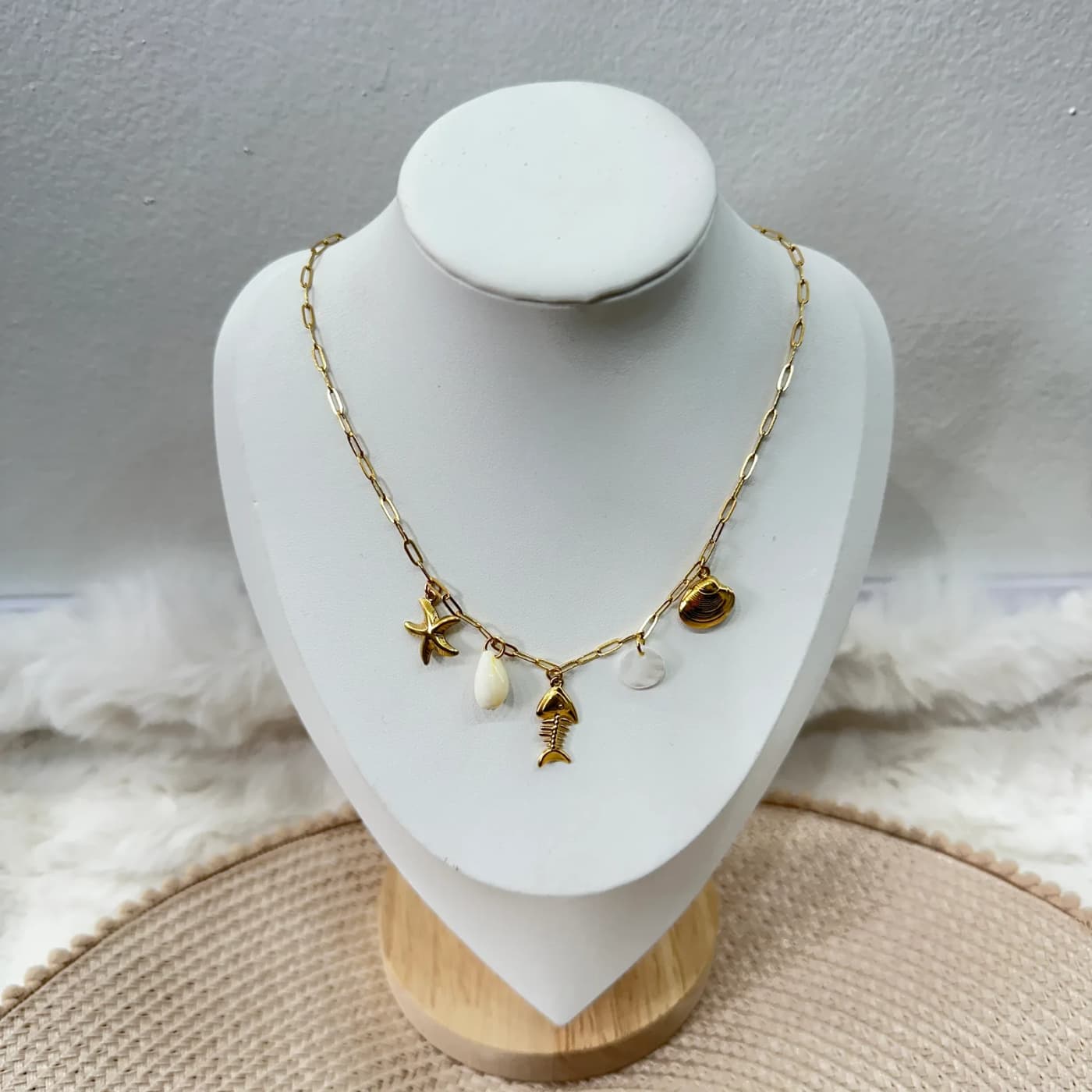 Collar con dijes de mar