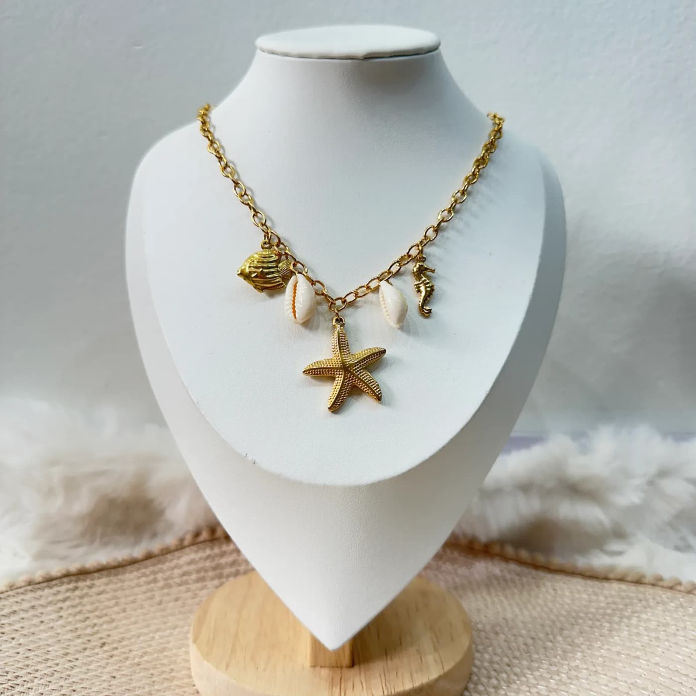 Collar con dijes de mar