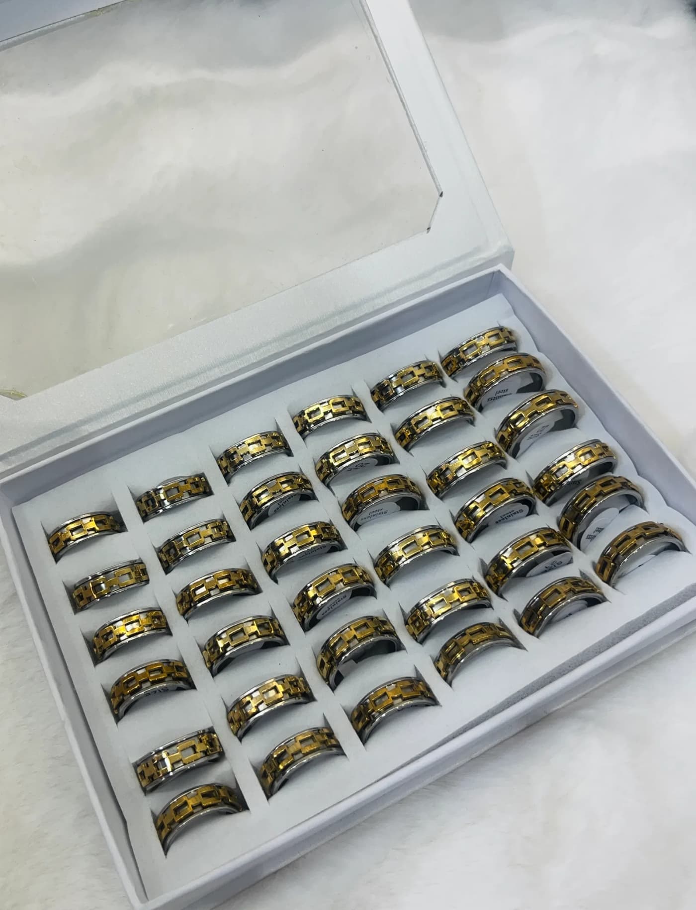 Anillo en caja giratorio