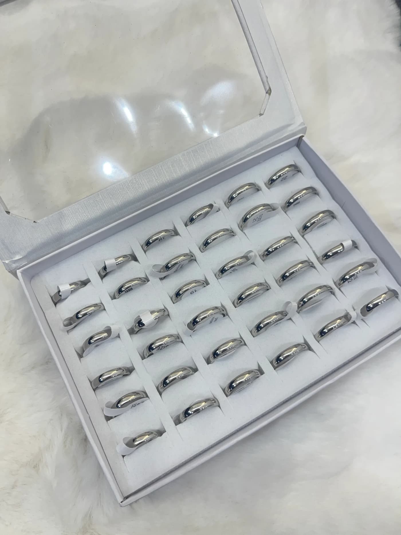 Anillo en caja liso