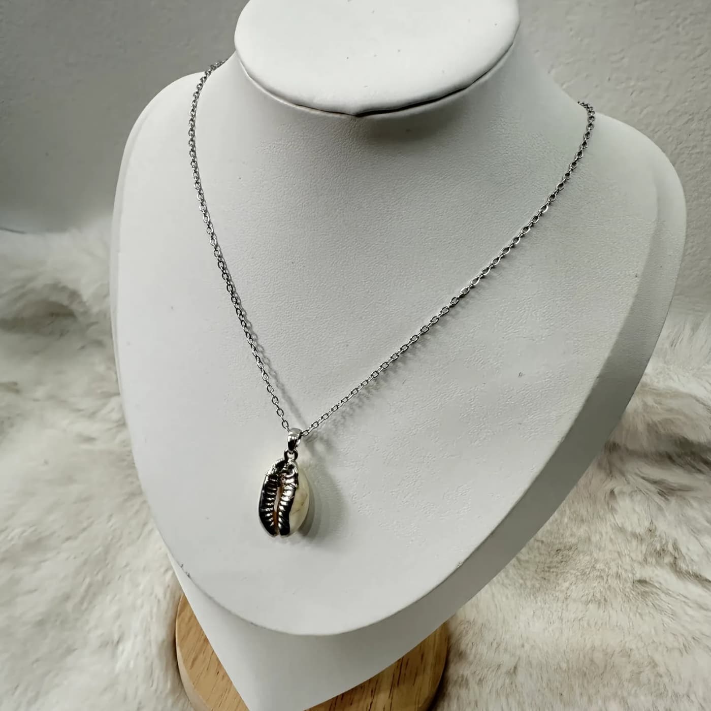 Collar concha plateado