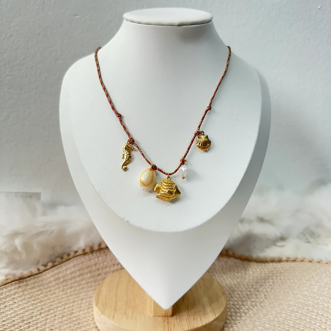Collar con dijes de mar