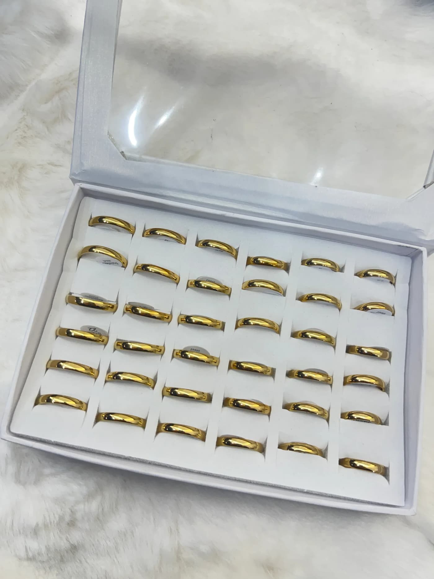 Anillo en caja liso